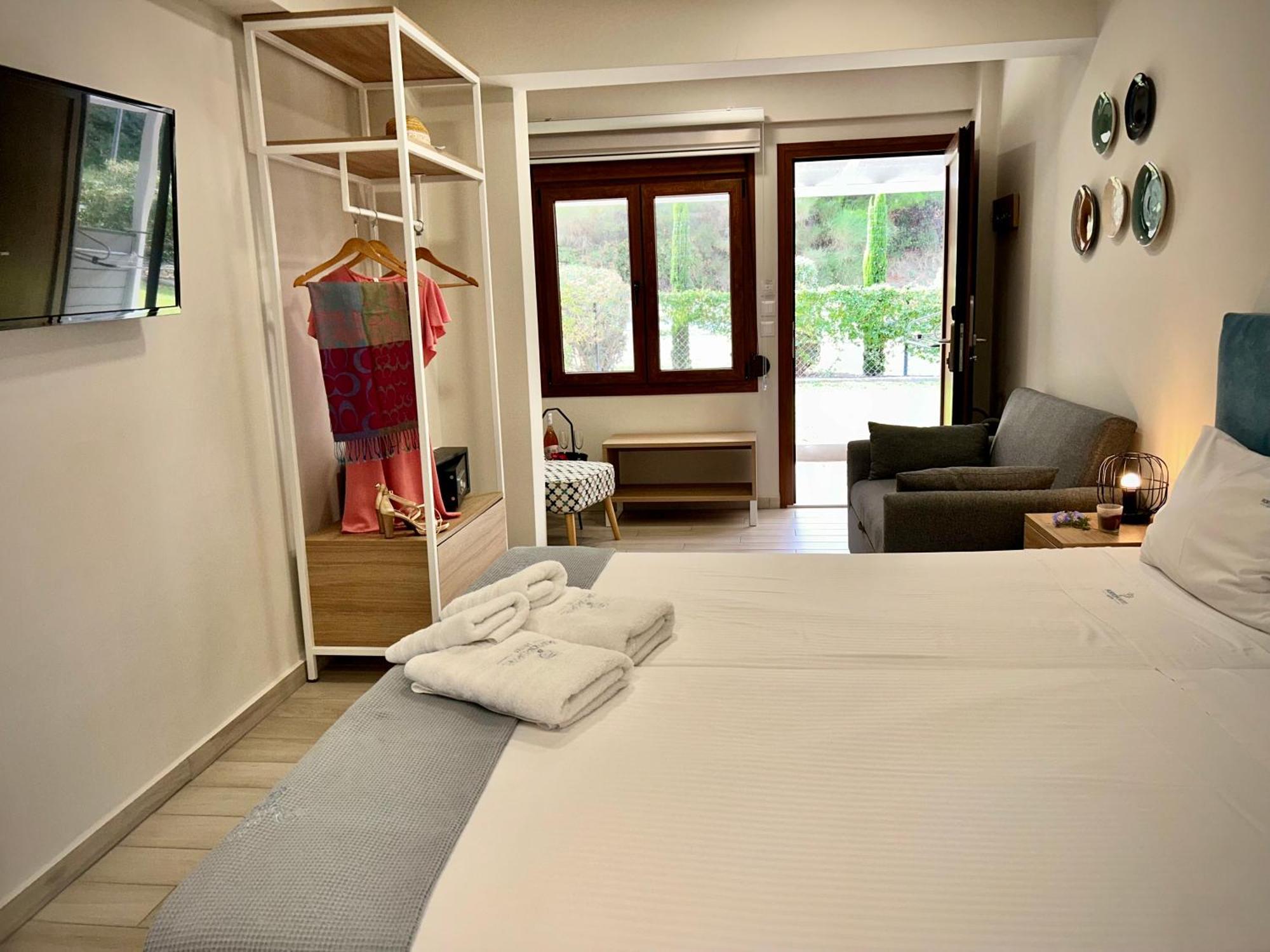 Porto Portes Suites Nea Poteidaia Exterior foto